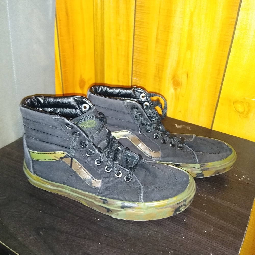 Vans off the wall camo skater sneakers